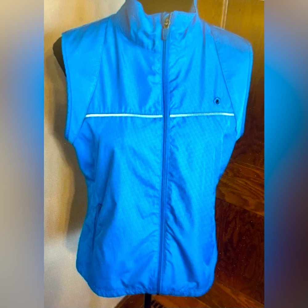 DANSKIN NOW LIGHT WEIGHT RUNNING VEST WITH REFLECTIVE DETAILS IN CABANA BLUE XXL
